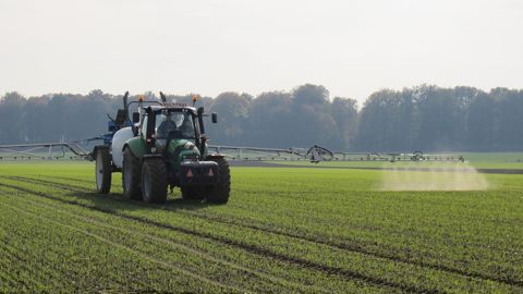 Face à la colère agricole, Bruxelles enterre une loi sur les produits phytos Face à la colère agricole, Bruxelles enterre une loi sur les produits phytos