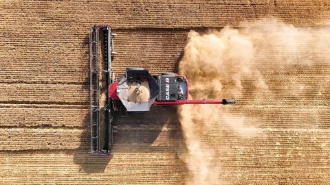 La trémie atteint les 20 000 litres. La trémie atteint les 20 000 litres.