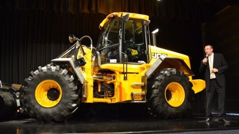 435 S Agri : la nouvelle grande sœur des agrochargeuses Jcb
