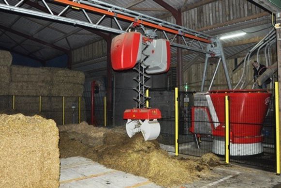Lely Vector avec grapin sur rail et robot mobile