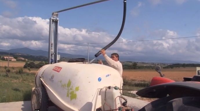Au cœur de l’Ardèche verte, sur les flancs de la vallée du Rhône, 52 exploitants agricoles et un conseillé privé ont monté un groupement d’intérêt économique pour répondre à un appel à projet lancé par l’Agence de l’Eau, sur le thème de la réduction des pesticides.