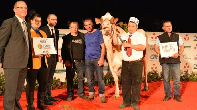 Xiantrie Fière (Accolade R x Alpage FM) à Jean-Louis Lafon du Cantal remporte le titre de championne jeune.