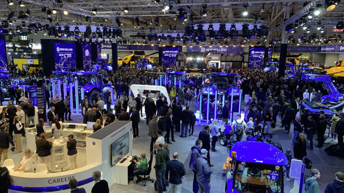 A l'instar du stand New Holland, les stands des plus grands constructeurs sont gigantesques.