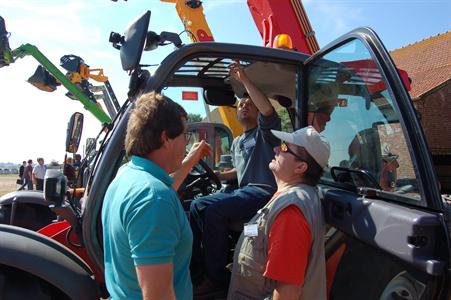 Plus de 400 visiteurs à la journée Terre à Terre 2008 spéciale téléscopiques - Photo publiée sur Terre-net.fr et Web-agri.fr, journaux édités par Terre-net Média