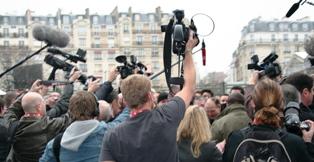 Noyé sous les caméras : Nicolas Sarkozy arrive au Sia 2009 - © Terre-net Média