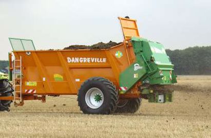 Les épandeurs Dangreville en démonstration dans l'Allier Les épandeurs Dangreville en démonstration dans l'Allier