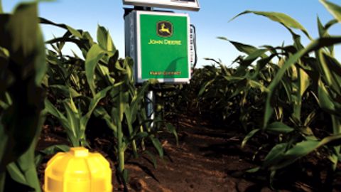 John Deere se jette à l'eau John Deere se jette à l'eau