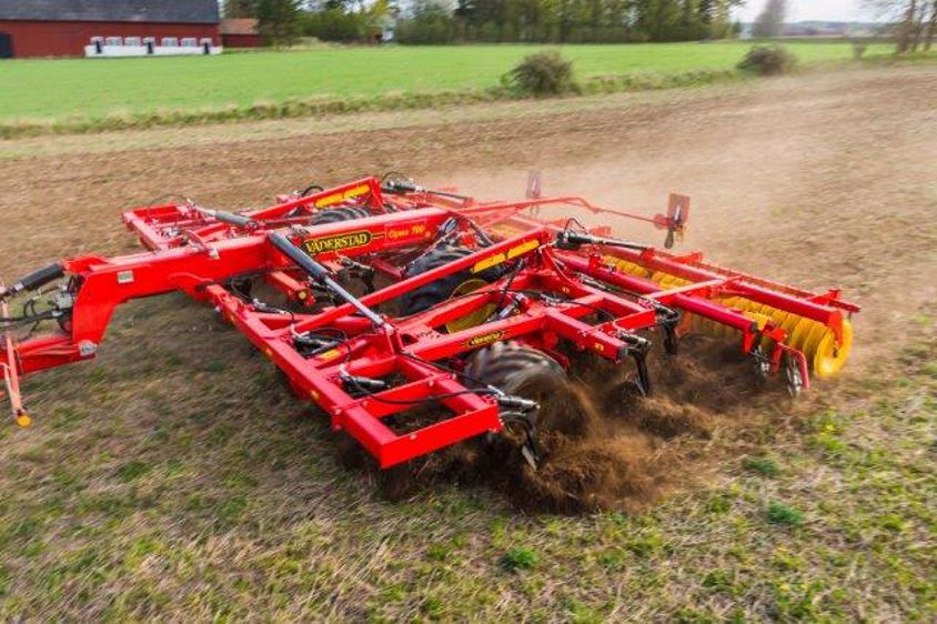 Le déchaumeur Opus travaille jusqu'à 40 cm