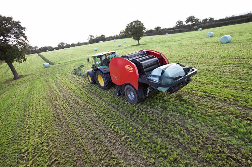 La Fastbale de Vicon presse et enrubanne en non-stop