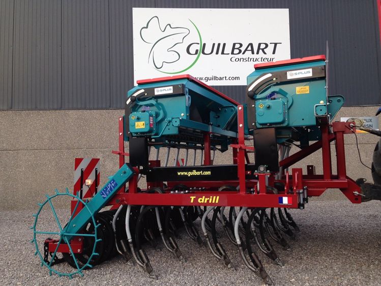 Le T drill de Guilbart sème en double Le T drill de Guilbart sème en double