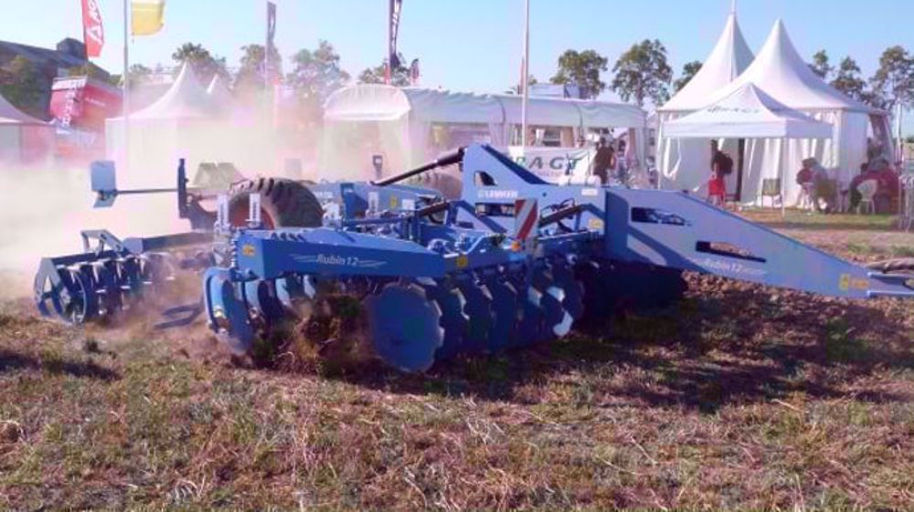 Lemken: Le Rubin 12 à l'aise dans les débris Lemken: Le Rubin 12 à l'aise dans les débris