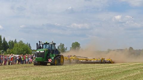 Le déchaumeur à disques indépendants Bednar Swifterdisc XE 14000 voit large