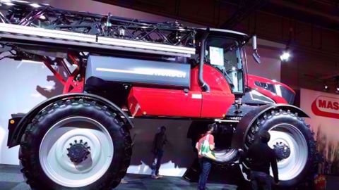 Horsch: Un automoteur à grande vitesse et des semis en ligne de précision Horsch: Un automoteur à grande vitesse et des semis en ligne de précision