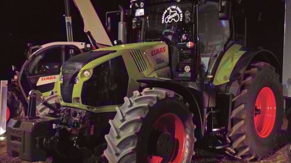 Claas: Les Axion 800 adoptent la variation continue Claas: Les Axion 800 adoptent la variation continue