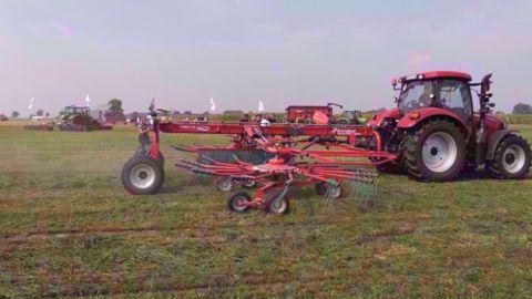Kverneland-Taarup : L'andaineur ratisse neuf mètres Kverneland-Taarup : L'andaineur ratisse neuf mètres