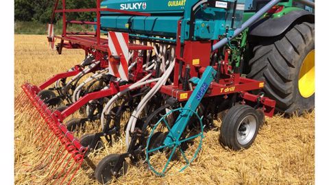 Un semoir à dents Guilbart pour le semis direct sous couverts