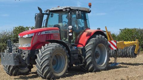 Massey Ferguson 7716 Dyna-VT Efficient : la polyvalence pour tous Massey Ferguson 7716 Dyna-VT Efficient : la polyvalence pour tous