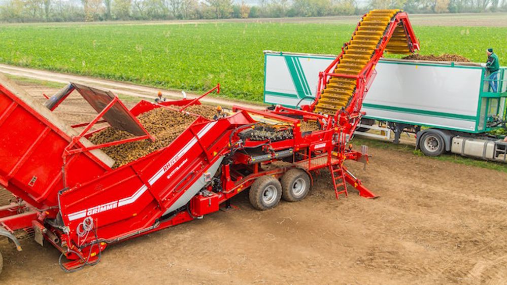 La station Grimme Clean Loader nettoie et charge au champ La station Grimme Clean Loader nettoie et charge au champ