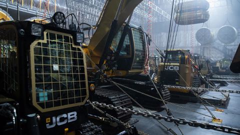 JCB en prise avec Alien JCB en prise avec Alien