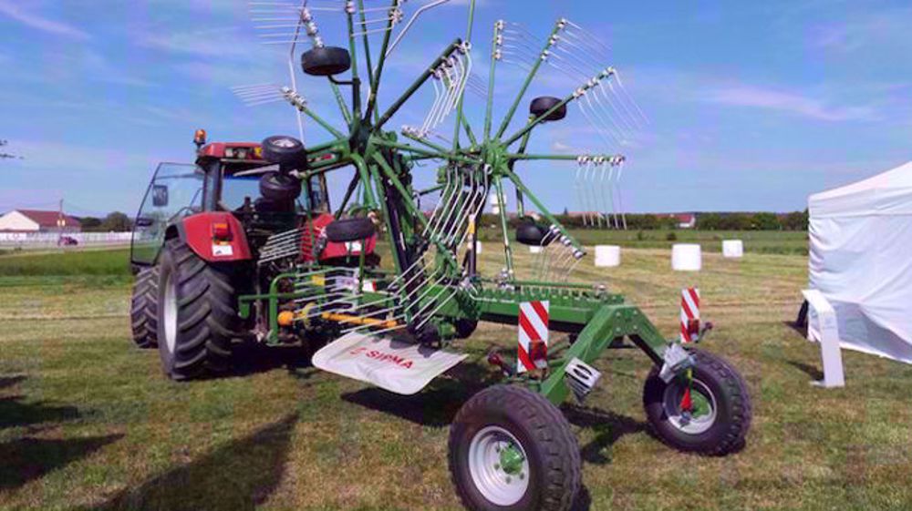 7,20 m de large pour l'andaineur Sipma ZK 650 WIR 7,20 m de large pour l'andaineur Sipma ZK 650 WIR