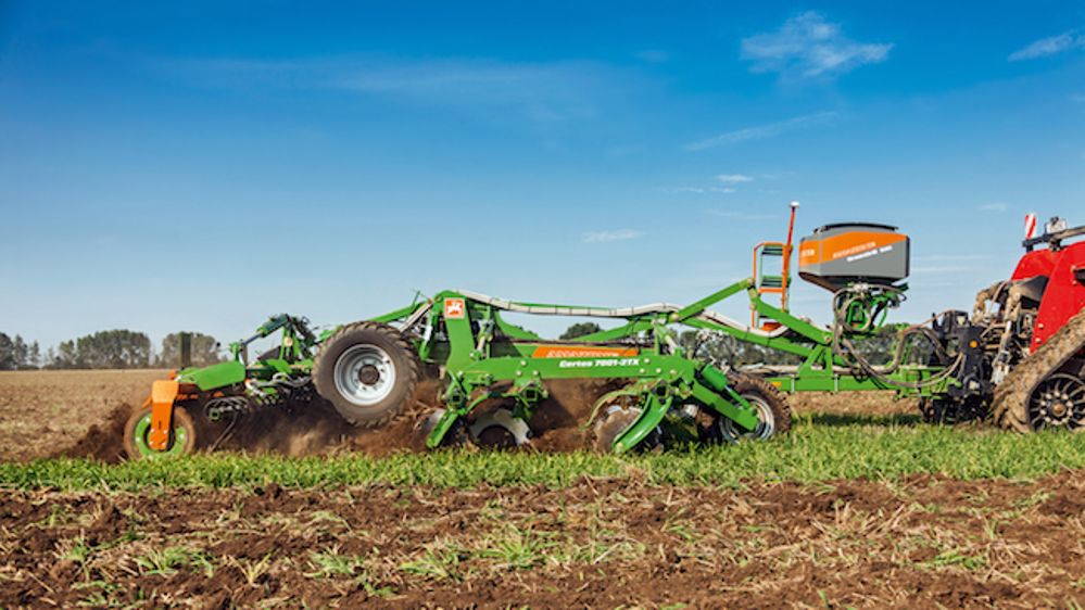 Le semoir Amazone Green Drill sur les déchaumeurs à disques Le semoir Amazone Green Drill sur les déchaumeurs à disques