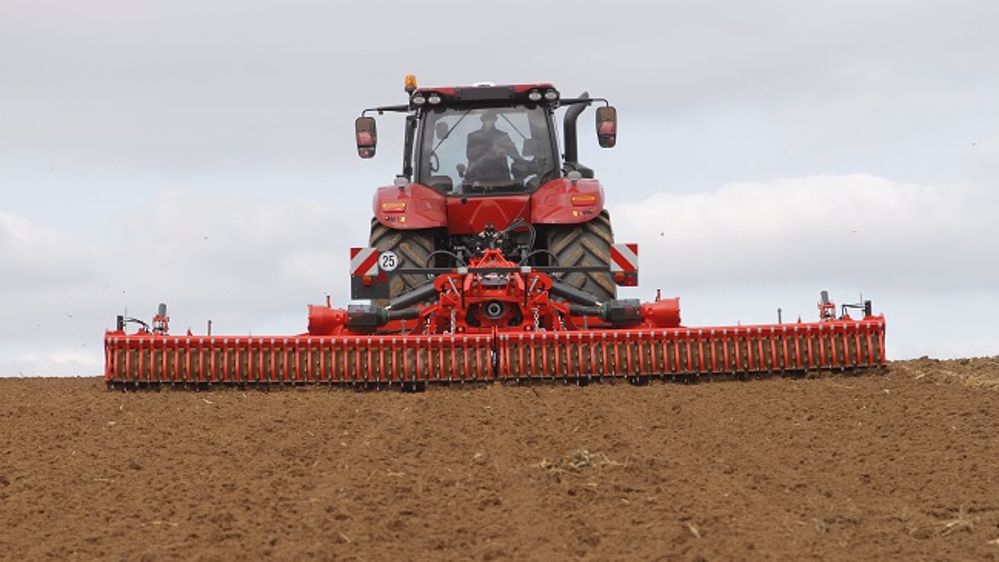 Kuhn : une herse rotative compacte au transport Kuhn : une herse rotative compacte au transport