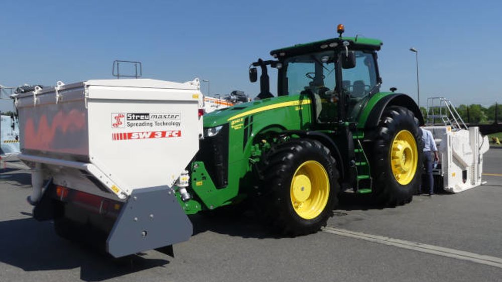 Les matériels routiers poussent John Deere Les matériels routiers poussent John Deere