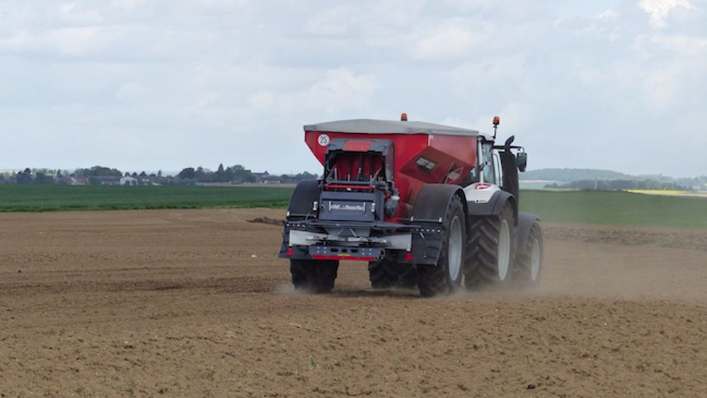 Kuhn : l'épandeur traîné Axent 100.1 plus polyvalent Kuhn : l'épandeur traîné Axent 100.1 plus polyvalent