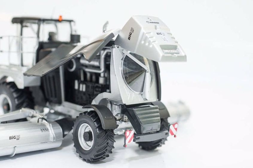 Une version Black de la Krone Big M 450 Une version Black de la Krone Big M 450