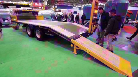 Un porte engin double essieu Cosnet Un porte engin double essieu Cosnet