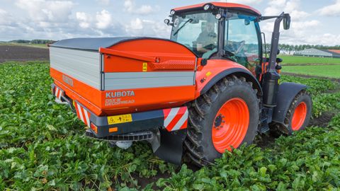 Le Kubota DSXLW épand les engrais plus vite Le Kubota DSXLW épand les engrais plus vite