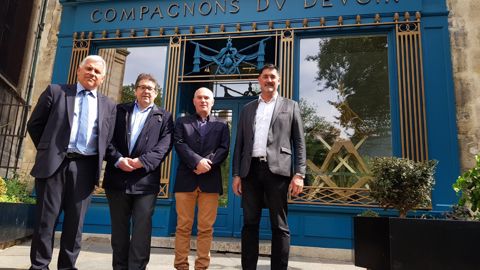 De gauche à droite, Jean-Claude Bellanger, secrétaire général Les Compagnons du Devoir, Yann Parois, directeur général de Promodis, Marc Communal, attaché
de Direction de Promodis, Stéphane Fièvre, délégué régional Occitanie Les
Compagnons du Devoir et référent mécanique agricole. De gauche à droite, Jean-Claude Bellanger, secrétaire général Les Compagnons du Devoir, Yann Parois, directeur général de Promodis, Marc Communal, attaché
de Direction de Promodis, Stéphane Fièvre, délégué régional Occitanie Les
Compagnons du Devoir et référent mécanique agricole.