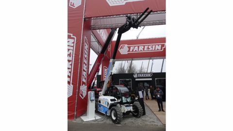 Un télescopique électrique chez Faresin Un télescopique électrique chez Faresin