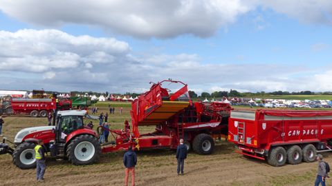 L'arracheuse Grimme Evo 280 se règle en continu L'arracheuse Grimme Evo 280 se règle en continu