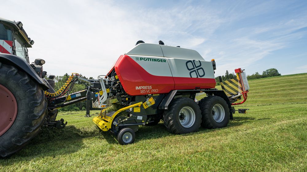 Un combiné Pöttinger Impress pour les entrepreneurs Un combiné Pöttinger Impress pour les entrepreneurs