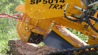 Rogneuse compacte Carlton SP 5014 sur chenilles