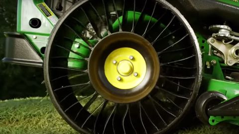 John Deere : un pneu qui n'en a pas l'air ! John Deere : un pneu qui n'en a pas l'air !