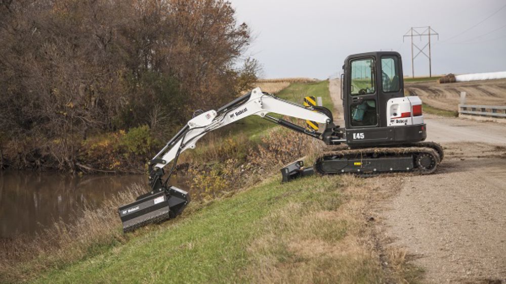 Bobcat lance deux débroussailleuses à fléaux pour pelles compactes