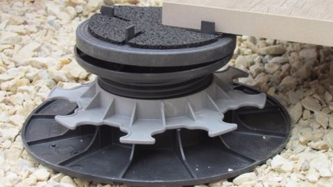 Jouplast : des plots autonivelants Jouplast : des plots autonivelants