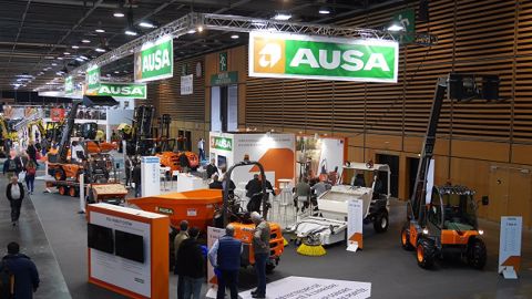 Ausa : un dumper avec transmission hydrostatique et blocage de différentiel Ausa : un dumper avec transmission hydrostatique et blocage de différentiel