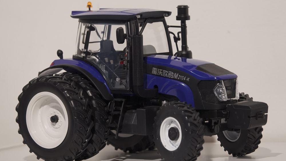 Un tracteur venu d'ailleurs