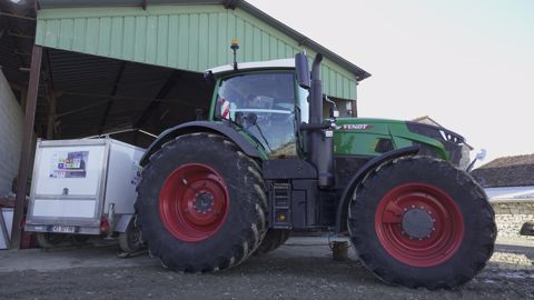 Le 942 Vario renferme un moteur MAN de 9 L, dont le régime nominal est abaissé à 1 750 tr/min grâce à la technologie Fendt iD. Le 942 Vario renferme un moteur MAN de 9 L, dont le régime nominal est abaissé à 1 750 tr/min grâce à la technologie Fendt iD.
