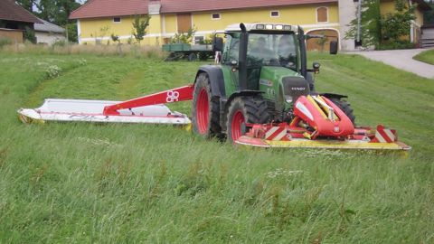 Pöttinger voit large avec sa Novacat 402 ED Pöttinger voit large avec sa Novacat 402 ED