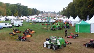 Salonvert bénéficie d'un bel espace extérieur pour les démonstrations de matériel.