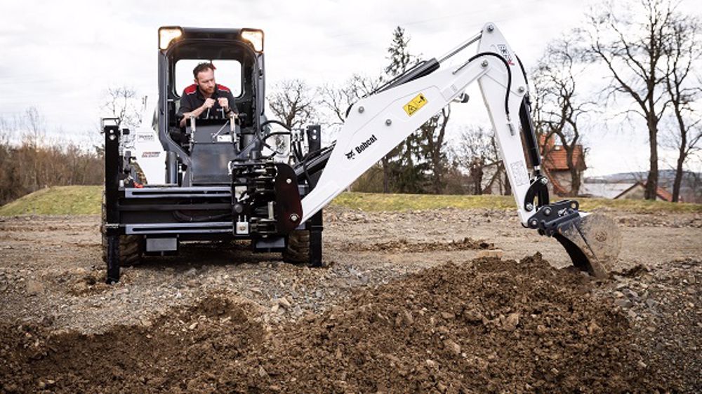 Bobcat rend plus polyvalents et confortables les outils de ses chargeuses sur chenilles, pneus et à roues directrices.