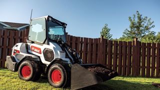Par cette introduction, Bobcat envisage de s'adresser plus directement aux professionnels du paysage. Les aménagements d'espaces verts et menues manutentions peuvent être leurs travaux phares.