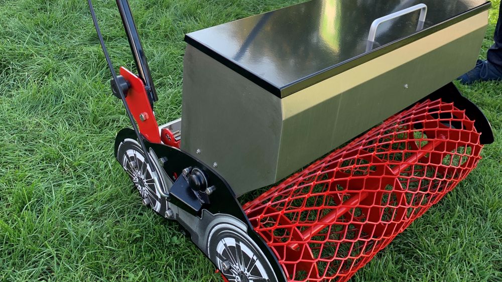 Rotadairon, la nouvelle version de l'engazonneuse Seed-Car.