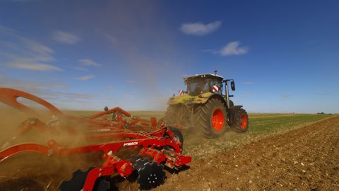 Claas Axion 800, un changement de motoriste apprécié Claas Axion 800, un changement de motoriste apprécié