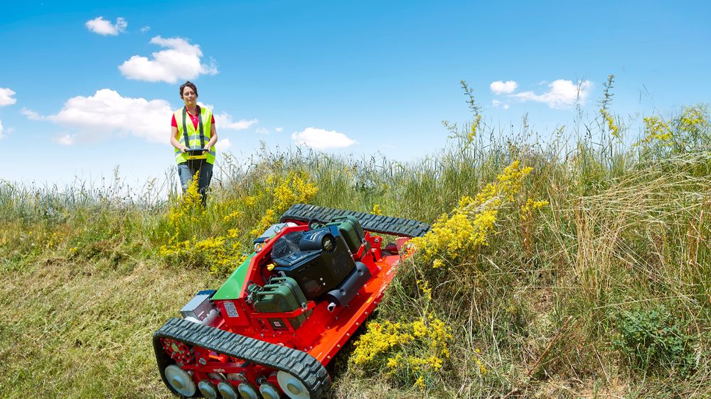 La gamme Agria s'est récemment développée avec des machines radiocommandées de tonte, fauchage et débroussaillage à moteurs essence ou hybrides.