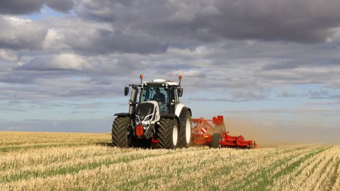 Vidéo : au volant du tracteur Valtra T214 Direct : un confort "Unlimited" Vidéo : au volant du tracteur Valtra T214 Direct : un confort "Unlimited"